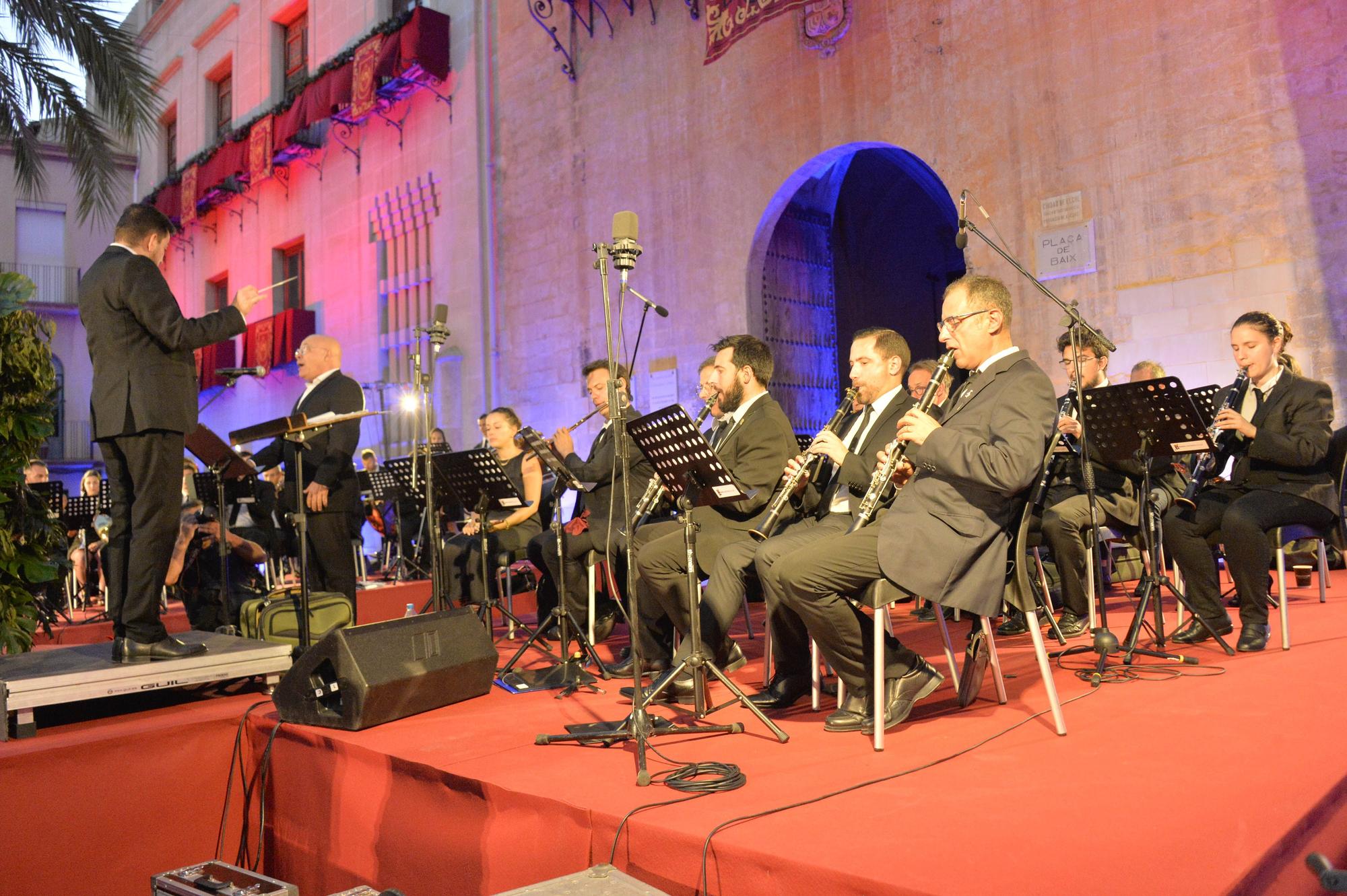 Proclamación de las reinas de Elche en la Plaça de Baix