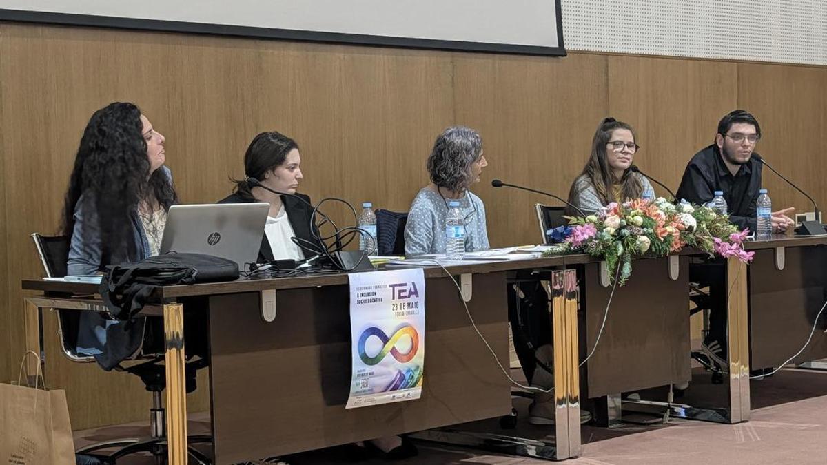 Participantes na mesa redonda das xornadas celebradas en Carballo.
