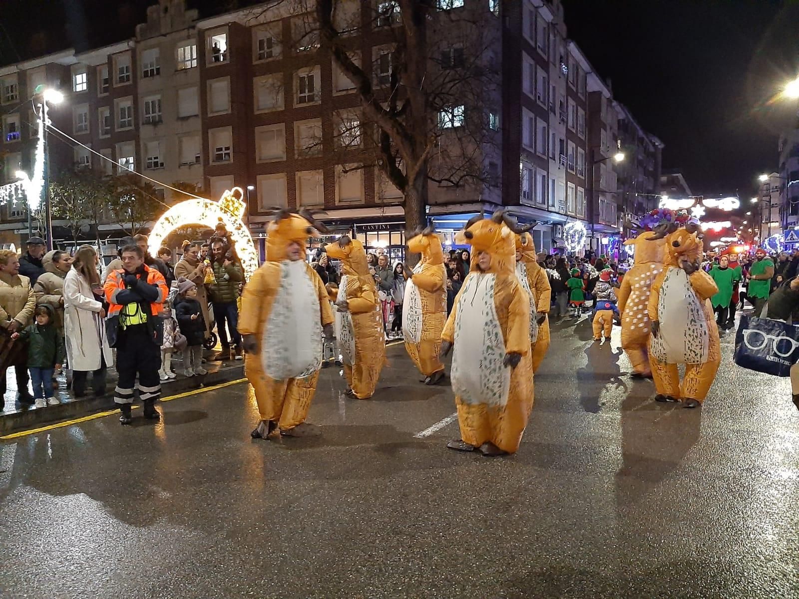 La visita de Papá Noel a El Berrón, en imágenes