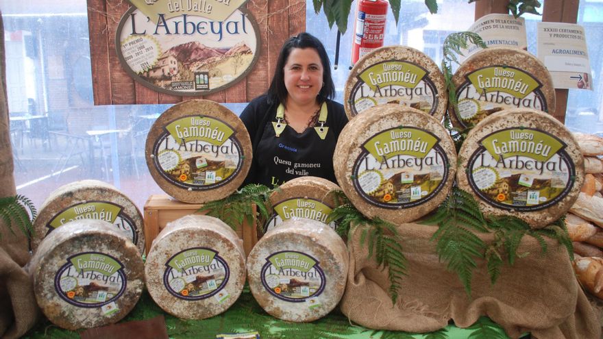La presidenta de la DOP Gamonéu enciende todas las alertas: &quot;Su producción es inviable con el lobo: o se toman medidas o se terminará el queso&quot;