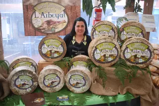 La presidenta de la DOP Gamonéu enciende todas las alertas: "Su producción es inviable con el lobo: o se toman medidas o se terminará el queso"