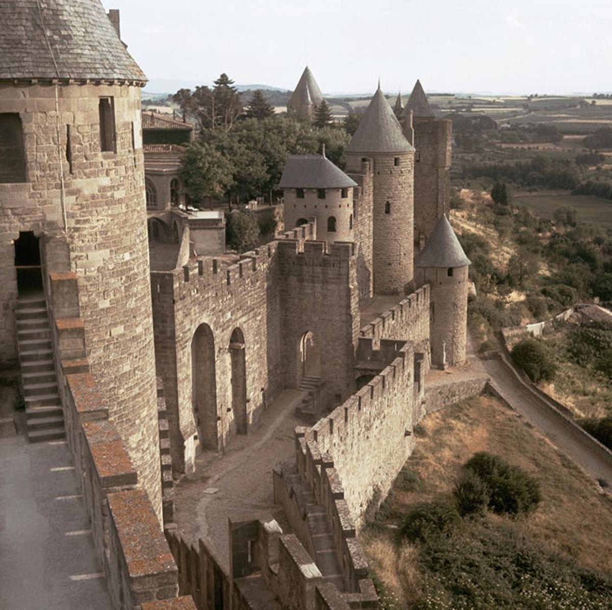 Ciudadela de Carcassonne, en Languedoc-Rosellón, Francia. Ciudadela de Carcassonne, en Languedoc-Rosellón, Francia.