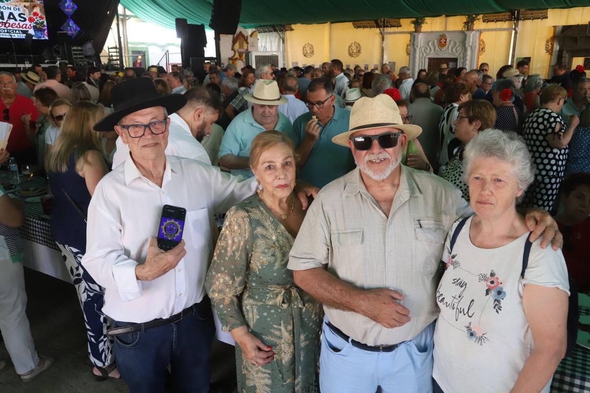 Numerosos peñistas comparten su día de convivencia en El Arenal