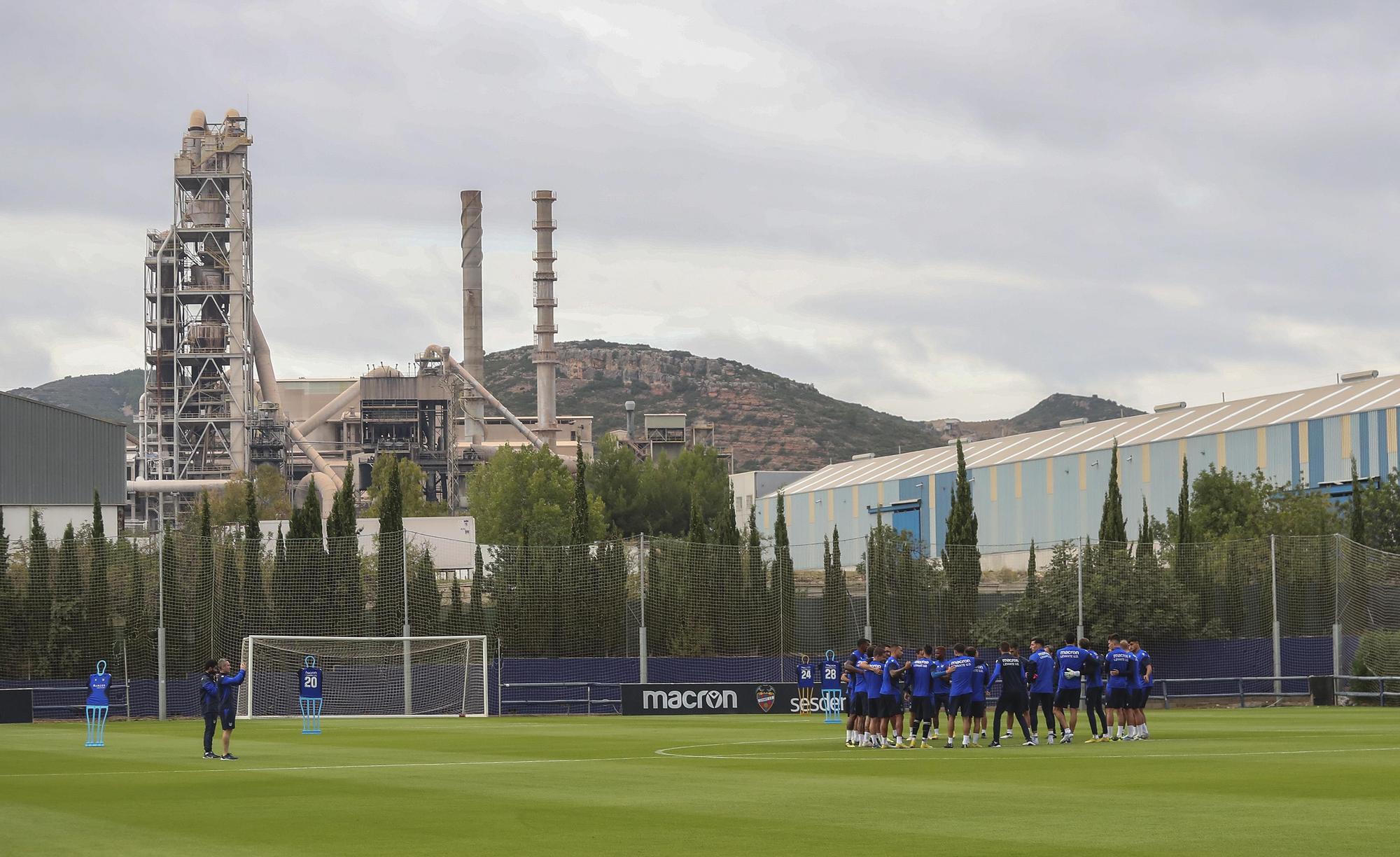 Primer entrenamiento de Felipe Miñambres con el Levante UD