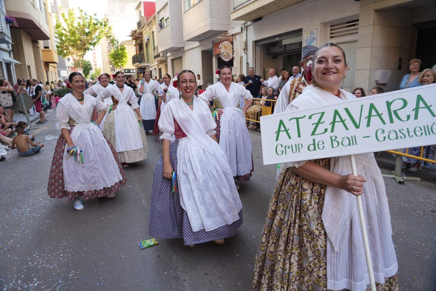 El Grau da inicio a las fiestas de Sant Pere con pólvora, bous y música