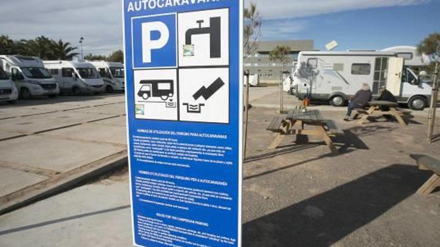 Castelló pone plazo a la regulación del parking de autocaravanas