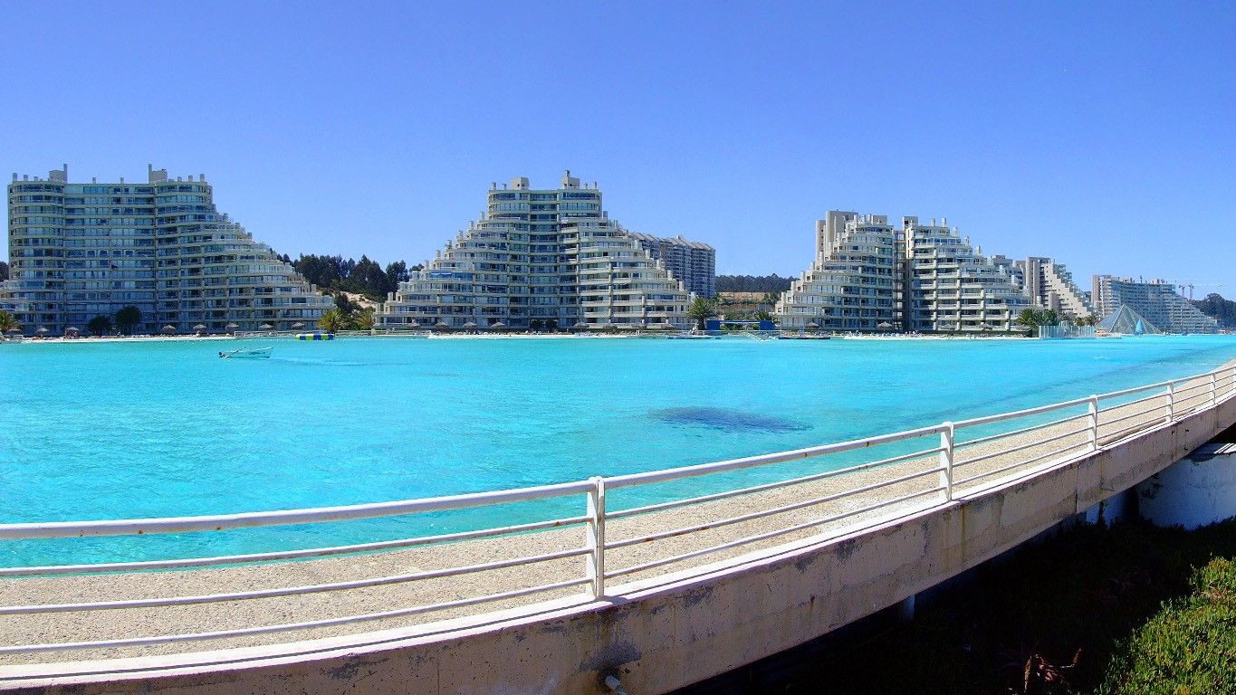 La piscina más larga del mundo, en el complejo turístico San Alfonso del Mar, en Valparaíso (Chile)