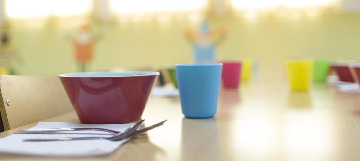 Una imagen de un comedor escolar.