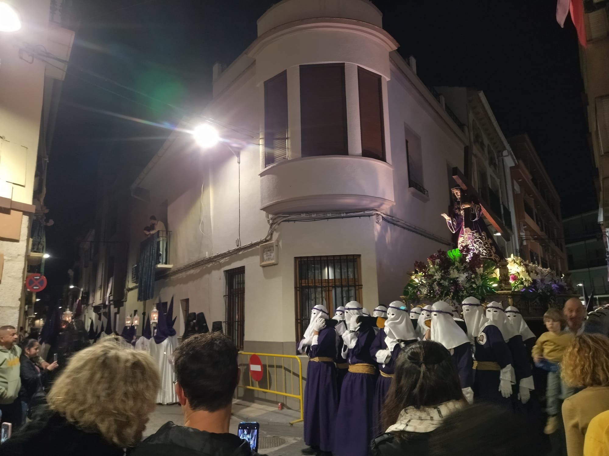 Devoción en Pego en la procesión de la Pasión de Jesús