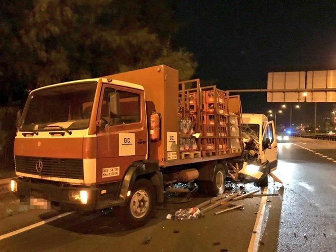 Choca contra una furgoneta de agua Firgas