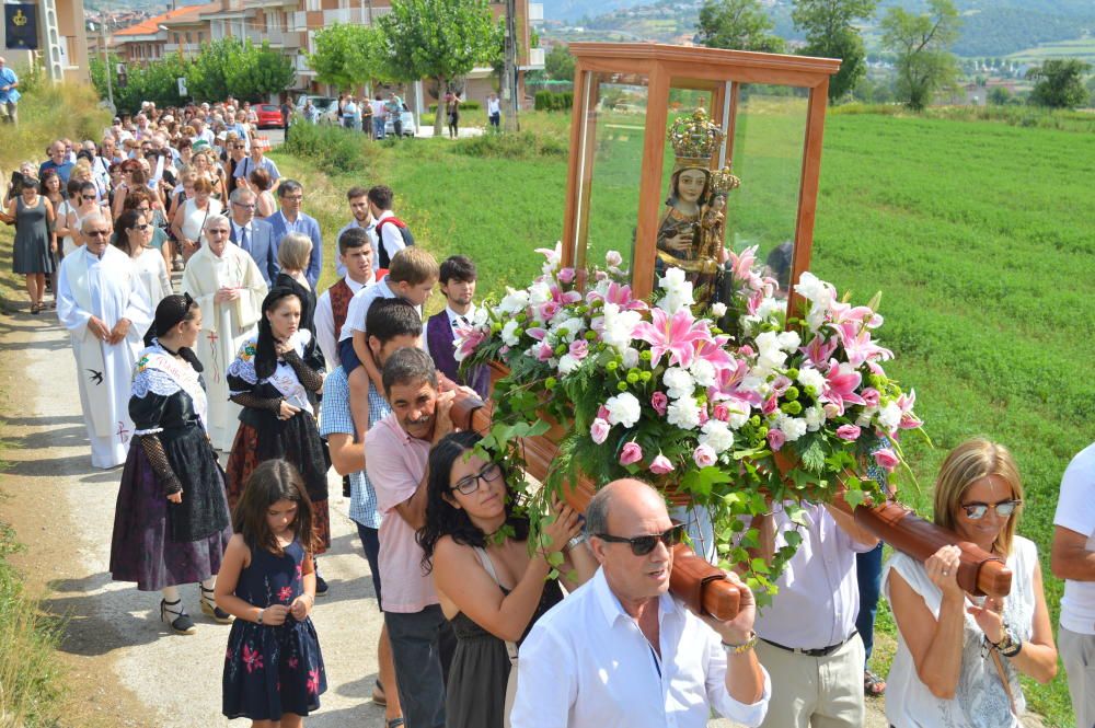 Processó amb la imatge de la Mare de Déu de Queralt a la Valldan