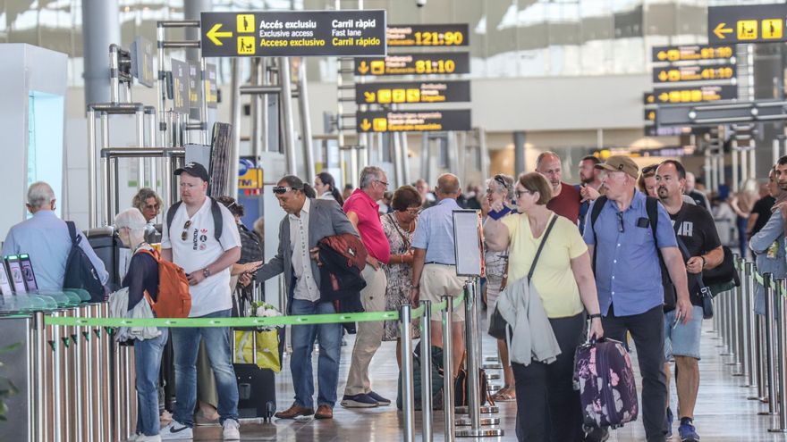 El aeropuerto Alicante-Elche acumula hasta septiembre más pasajeros que en todo 2022
