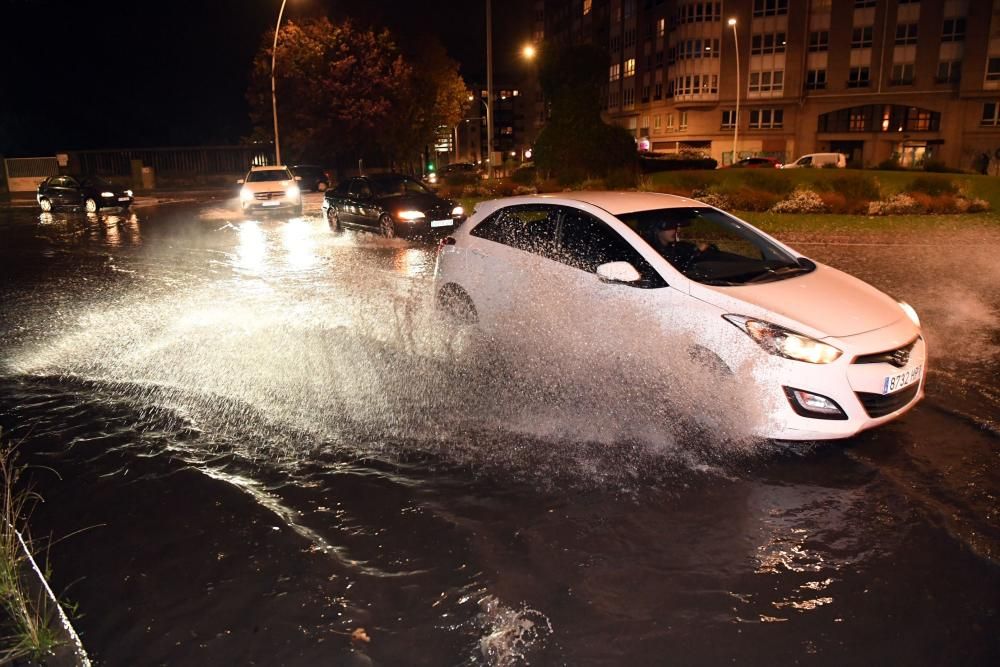 Una tromba de agua deja inundaciones en A Coruña