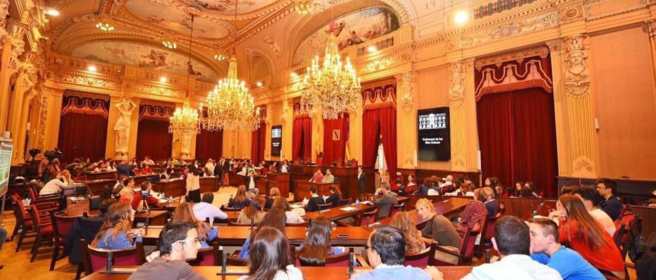 El Parlament acull la final de la Lliga de Debat Escolar