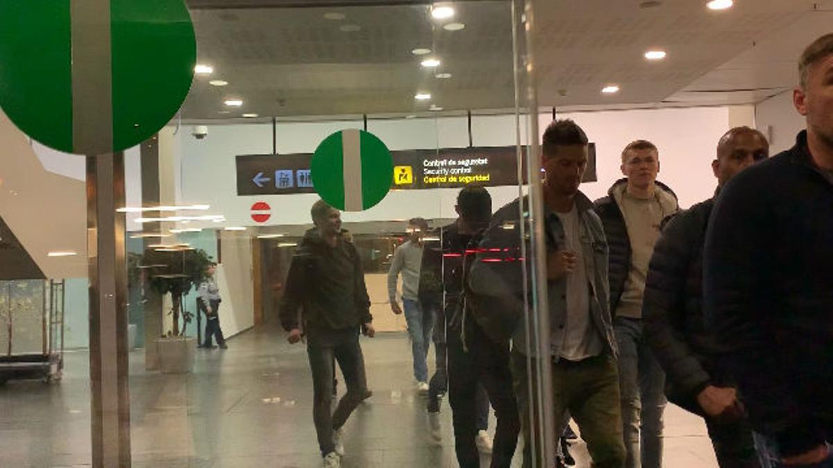 La plantilla del Ajax desembarca en Barcelona