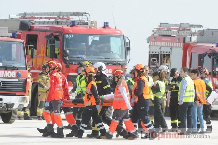 Simulan un accidente aéreo en aeropuerto