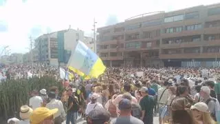 La manifestación 20A 'Canarias tiene un límite' recorre las calles de Las Palmas de Gran Canaria