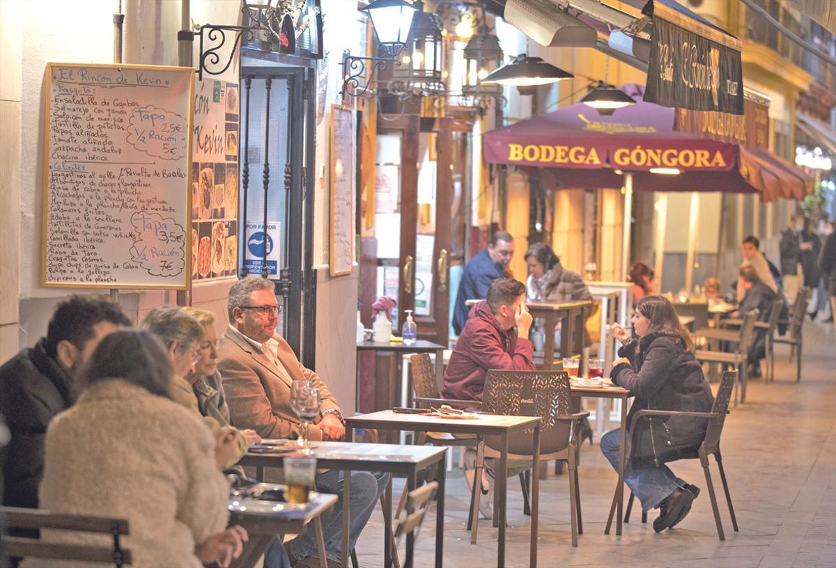 Terraza de un bar en Sevilla.