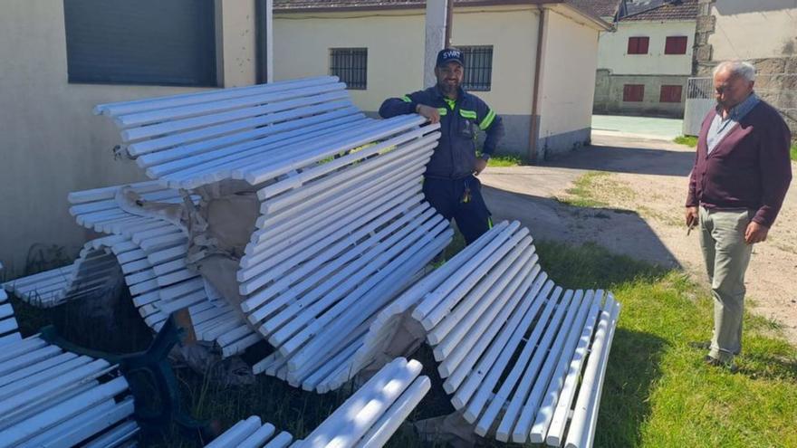 Redondela restaura 40 bancos de madera para zonas de descanso en las parroquias