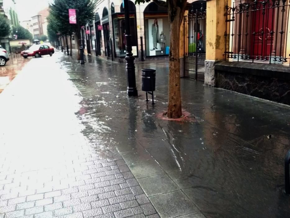 Inundaciones en varias calles de Sama de Langreo