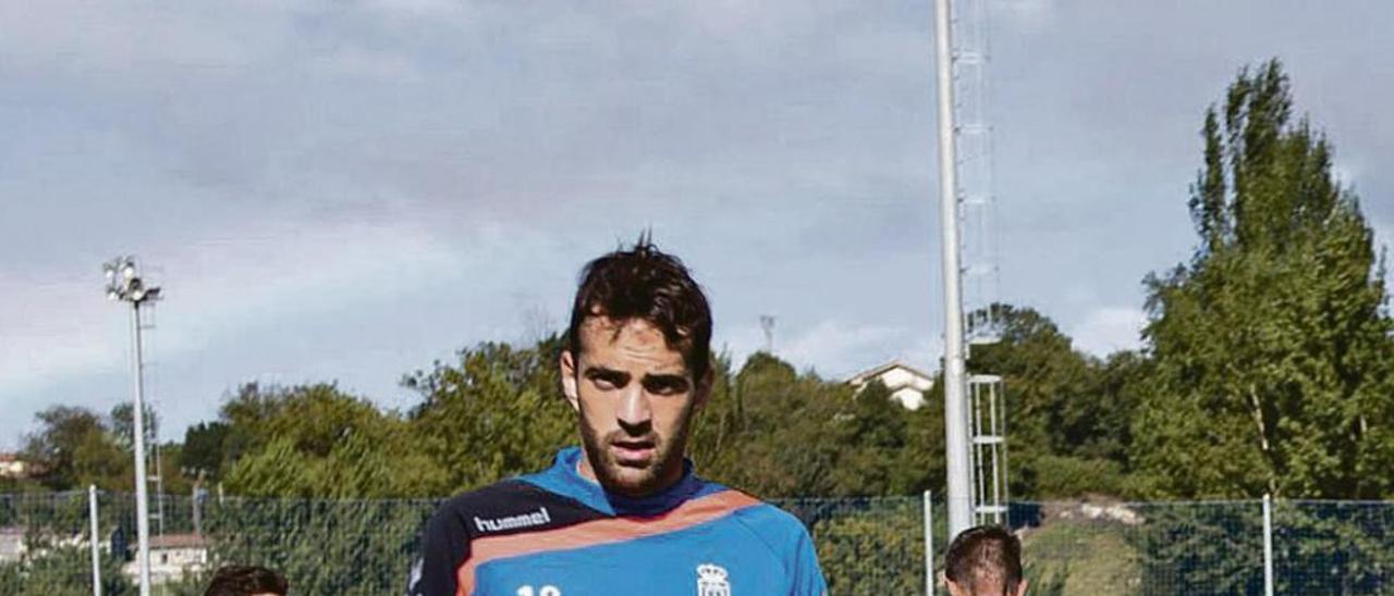 Borja Gómez, ayer en el entrenamiento del Oviedo en El Requexón.