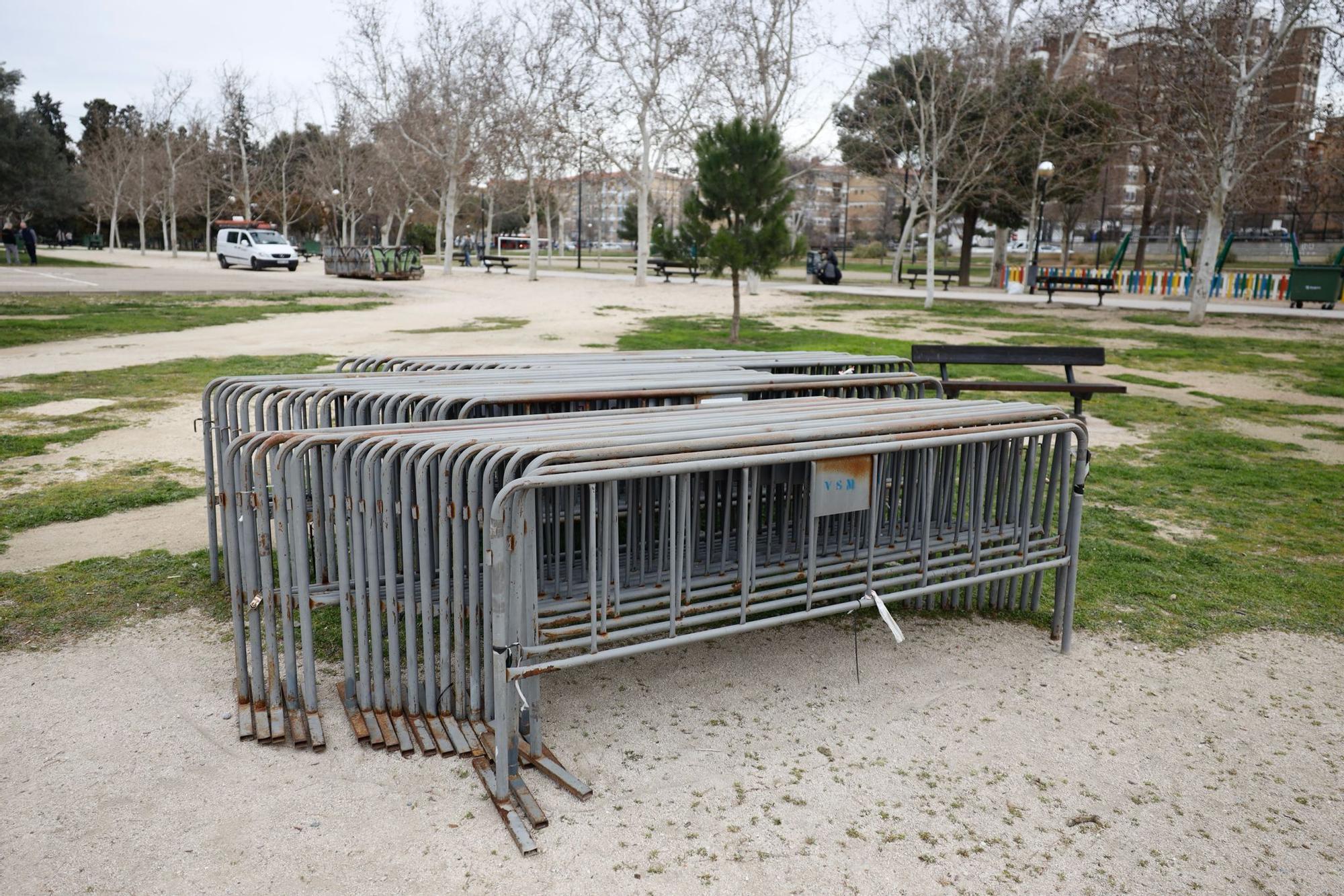 Preparativos de la Cincomarzada en el parque Tío Jorge de Zaragoza