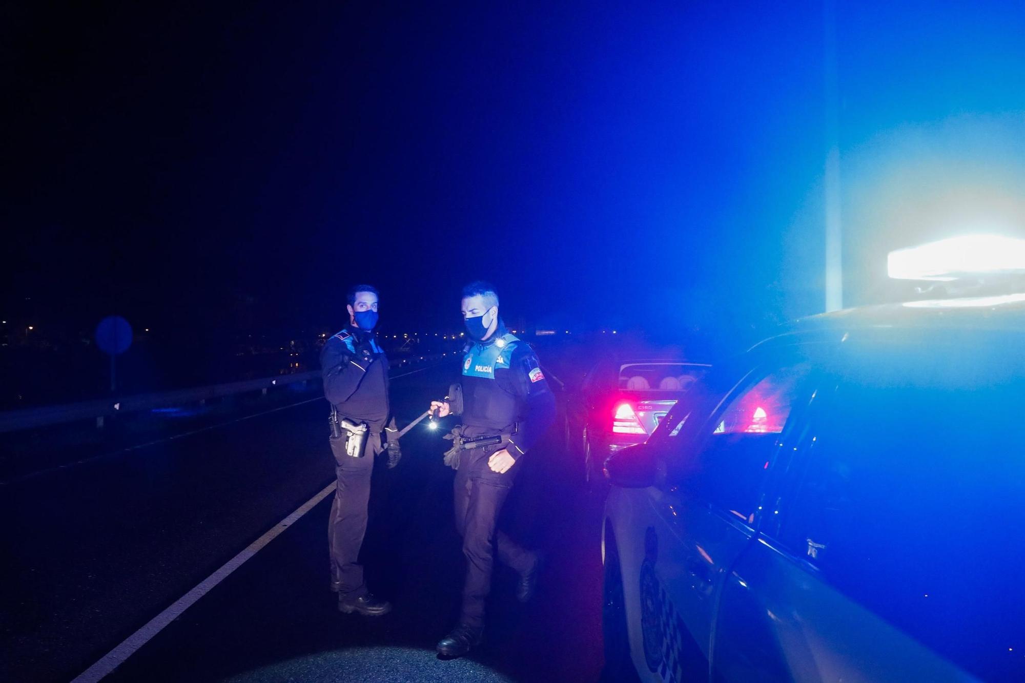 Patrullaje con la Policía Local de Avilés en la primera noche del estado de alarma