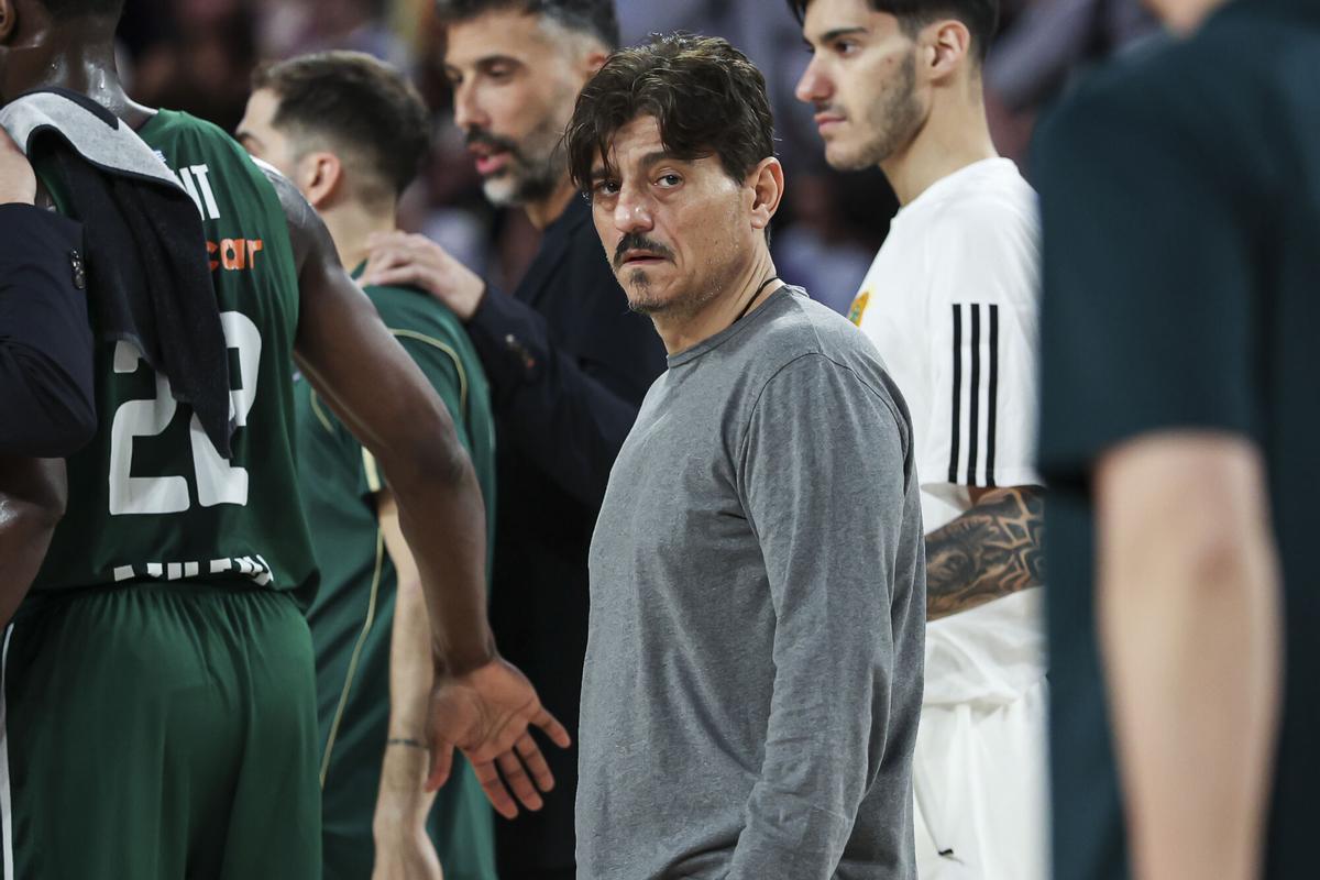 Dimitris Giannakopoulos, president of Panathinaikos AKTOR Athens during the EuroLeague Play Off Game One match between Valencia Basket and Panathinaikos Aktor Athens at Roig Arena on April 28, 2026 in Valencia, Spain. AFP7 28/04/2026 ONLY FOR USE IN SPAIN. Irina R. Hipolito / AFP7 / Europa Press;2026;SPAIN;SPORT;ZSPORT;BASKET;ZBASKET;Valencia Basket v Panathinaikos Aktor Athens - Euroleague 2025/2026 Play Off Game 1