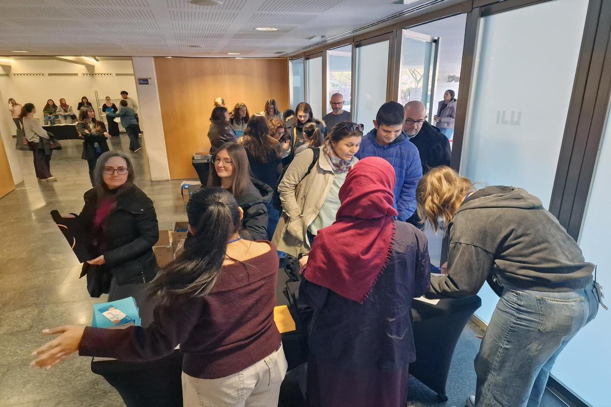 La Jornada de Portes Obertes «En família a l’UJI» mostra a 1.200 persones l’oferta formativa i les instal·lacions i serveis del campus La Jornada de Portes Obertes «En família a l’UJI» mostra a 1.200 persones l’oferta formativa i les instal·lacions i serveis del campus