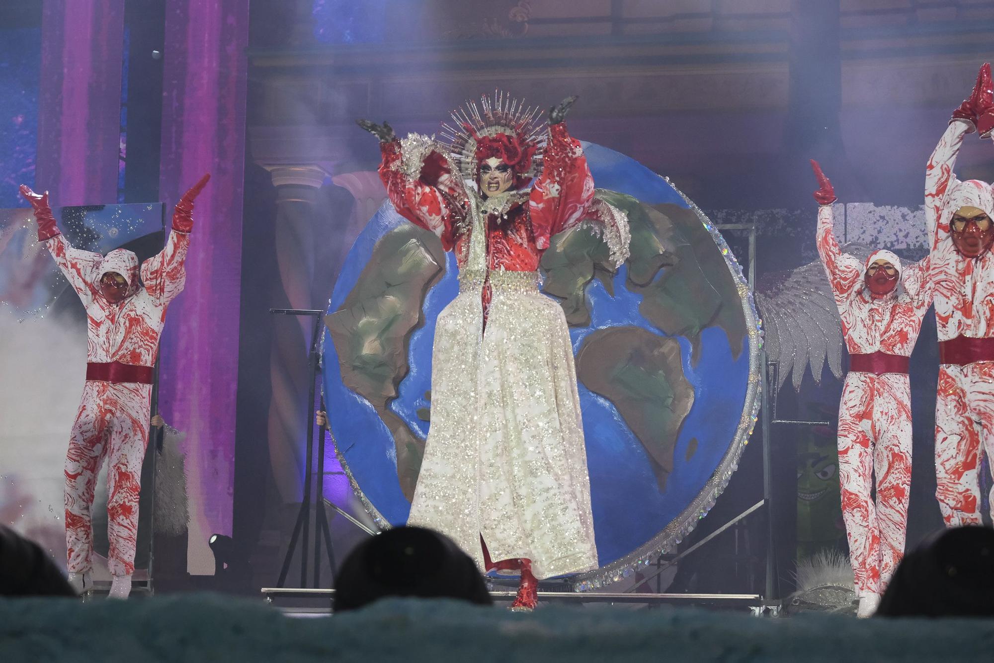 Actuación de Drag Vulcano en la Gala Drag del Carnaval de Las Palmas 2022