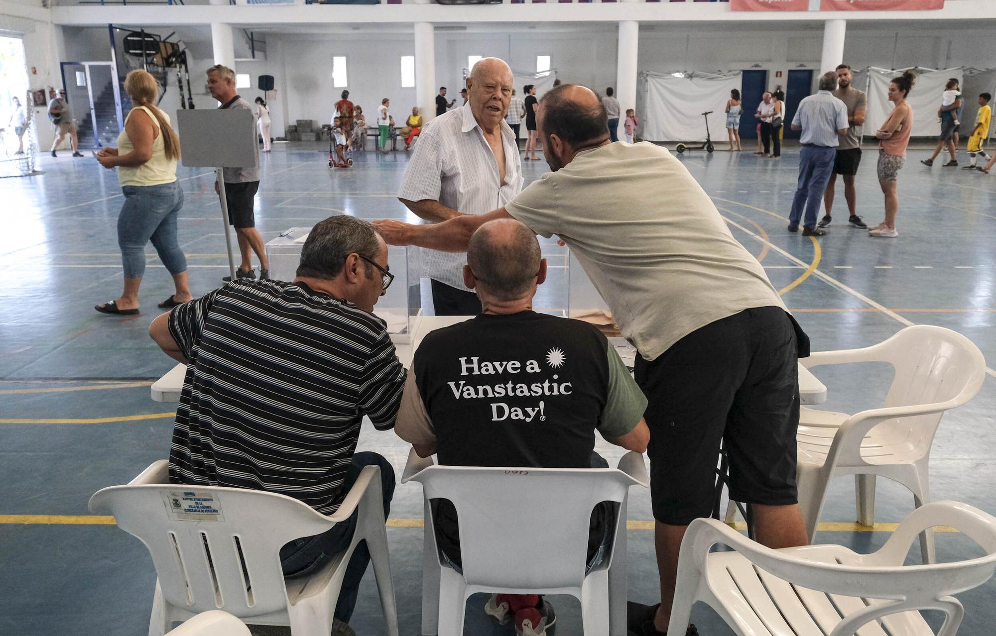 Elecciones 23J | Ambiente en los colegios electorales de Arinaga y Sardina del Sur