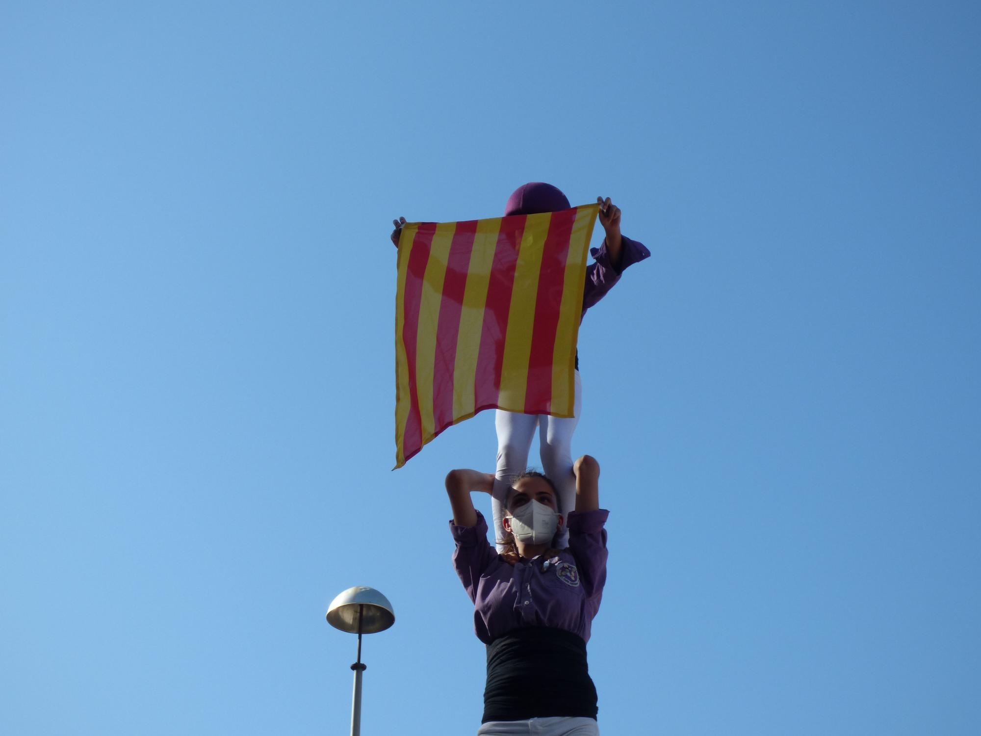 La Colla Castellera de Figueres ha celebrat els seus 25 anys amb un pilar de quatre, la primera actuació des d'abans de la pandèmia