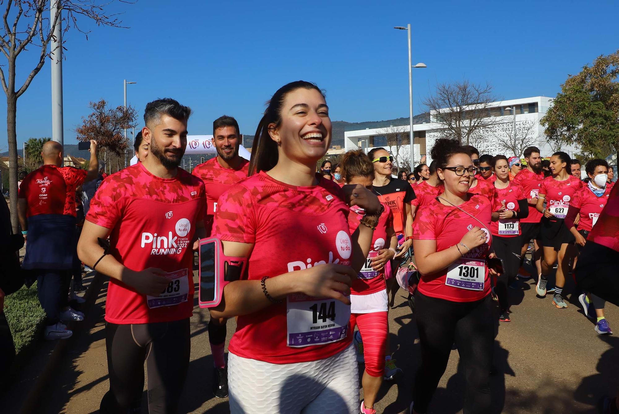 'Pink Running': más de 2.000 corredoras tiñen de rosa las calles de Córdoba