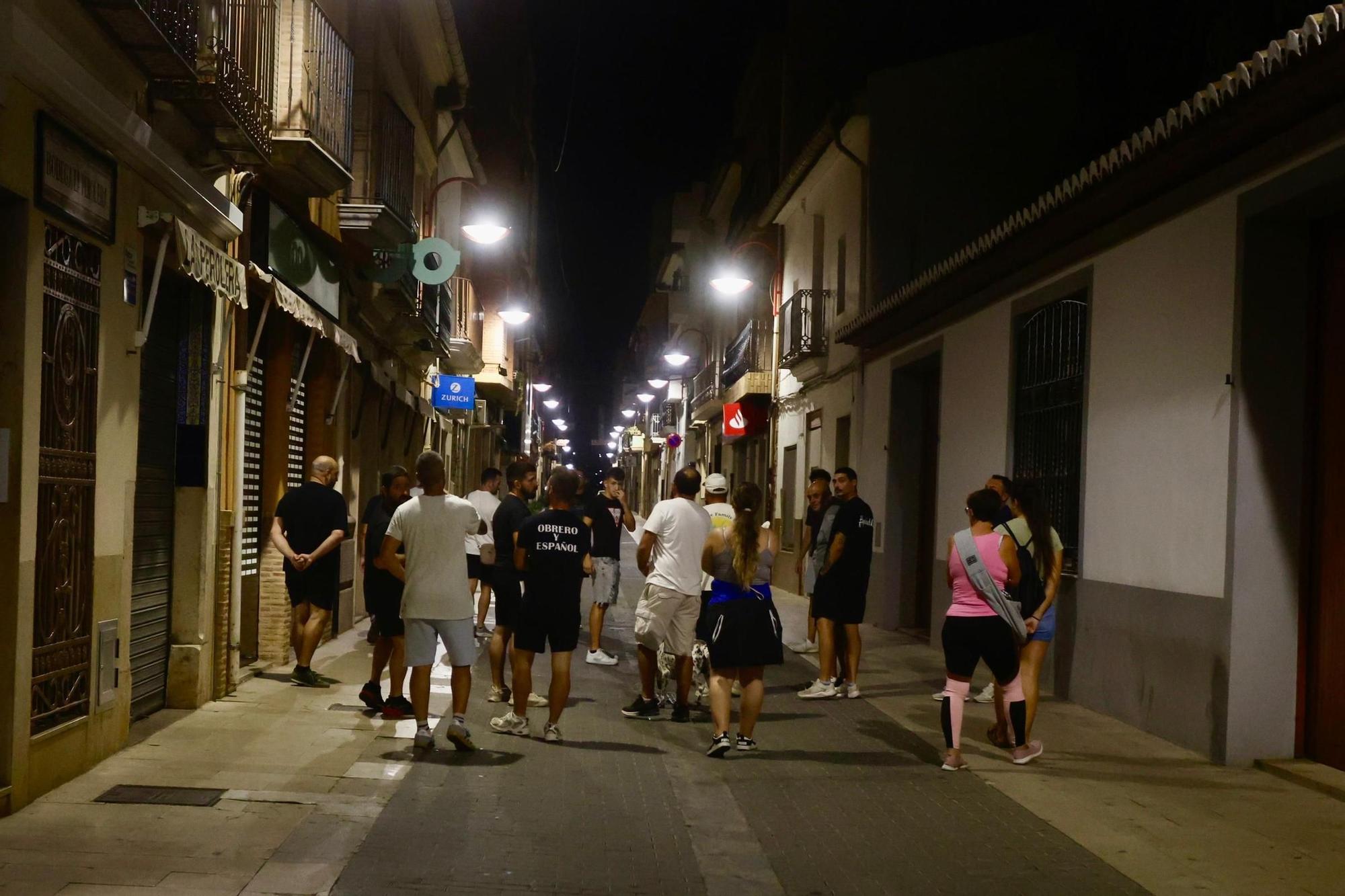 Vecinos de Turís patrullan por tercera noche las calles ante la inseguridad