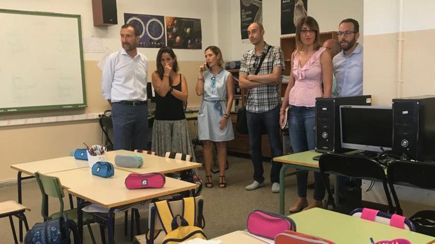 La visita del alcalde al colegio de El Altet.