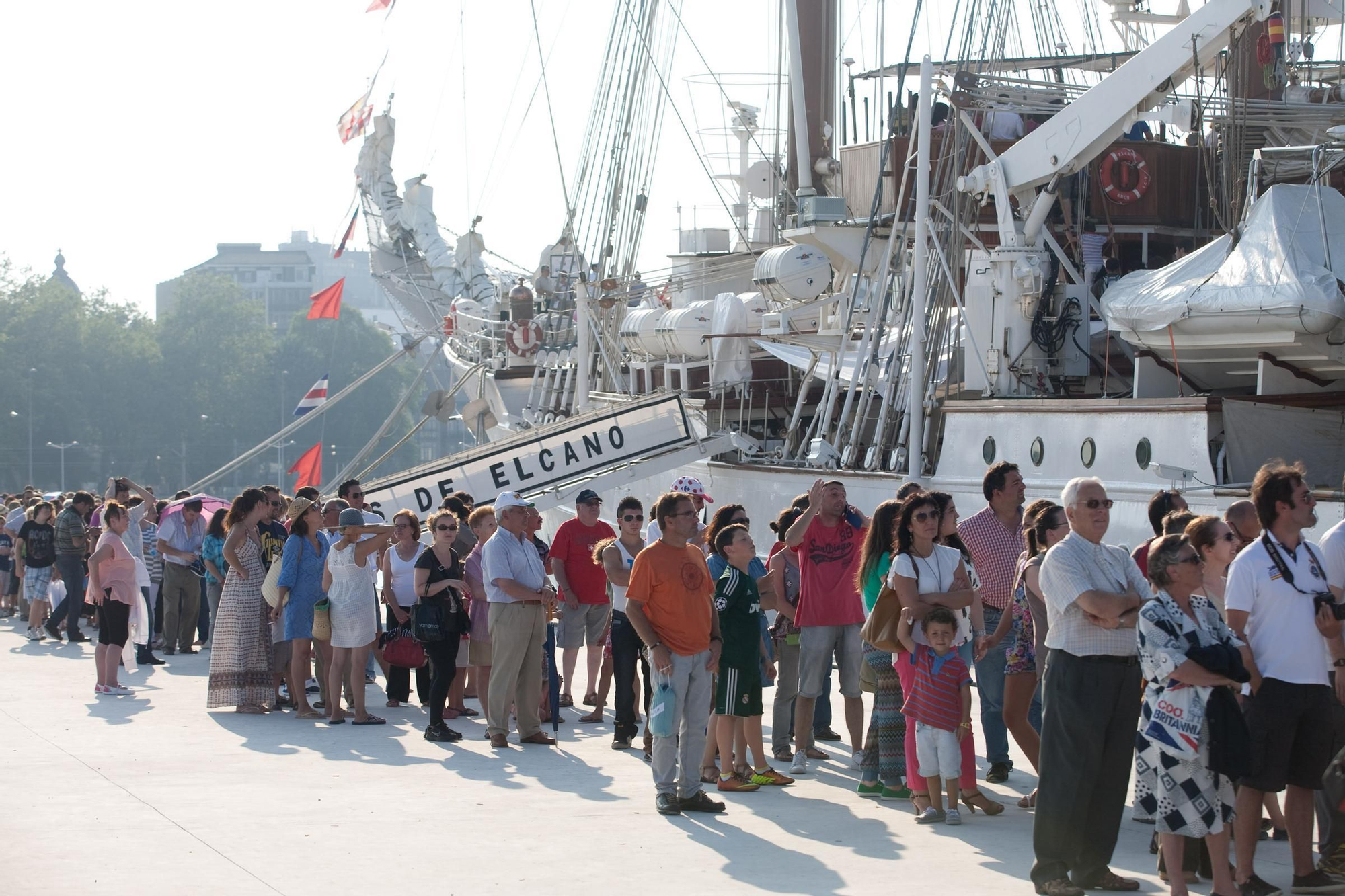 En imágenes: Así fue la última visita del Juan Sebastián Elcano a Asturias, en 2013 y a Avilés
