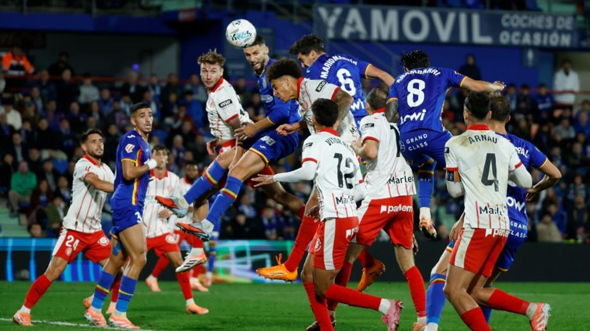 Mario Martín va guanyar el salt a tothom per fer l'1-0 al camp del Getafe