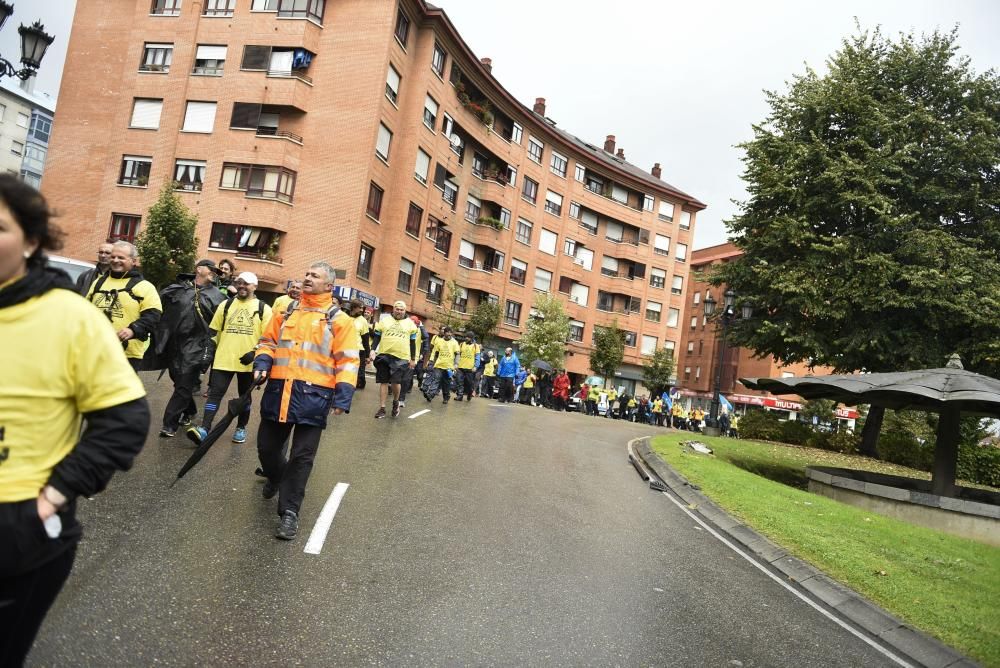 Marcha de trabajadores de Alcoa entre Avilés y Oviedo