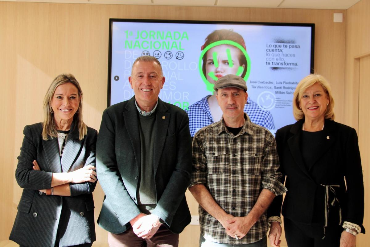 Vicent Sales, Nuria Felip, Clara Adsuara i Óscar Cortés han presentat el nou cicle d'humor i benestar a Castelló.