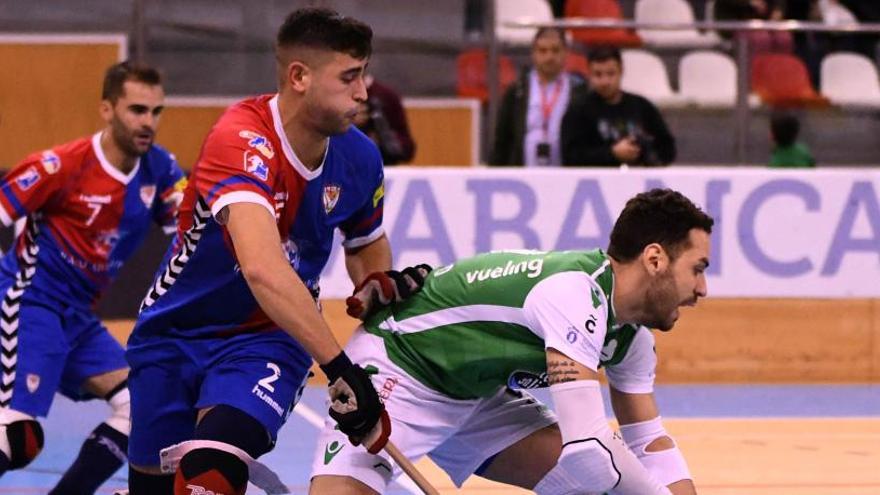 Jordi Méndez, del Igualada, presiona a Franco Platero en el partido de la semana pasada.