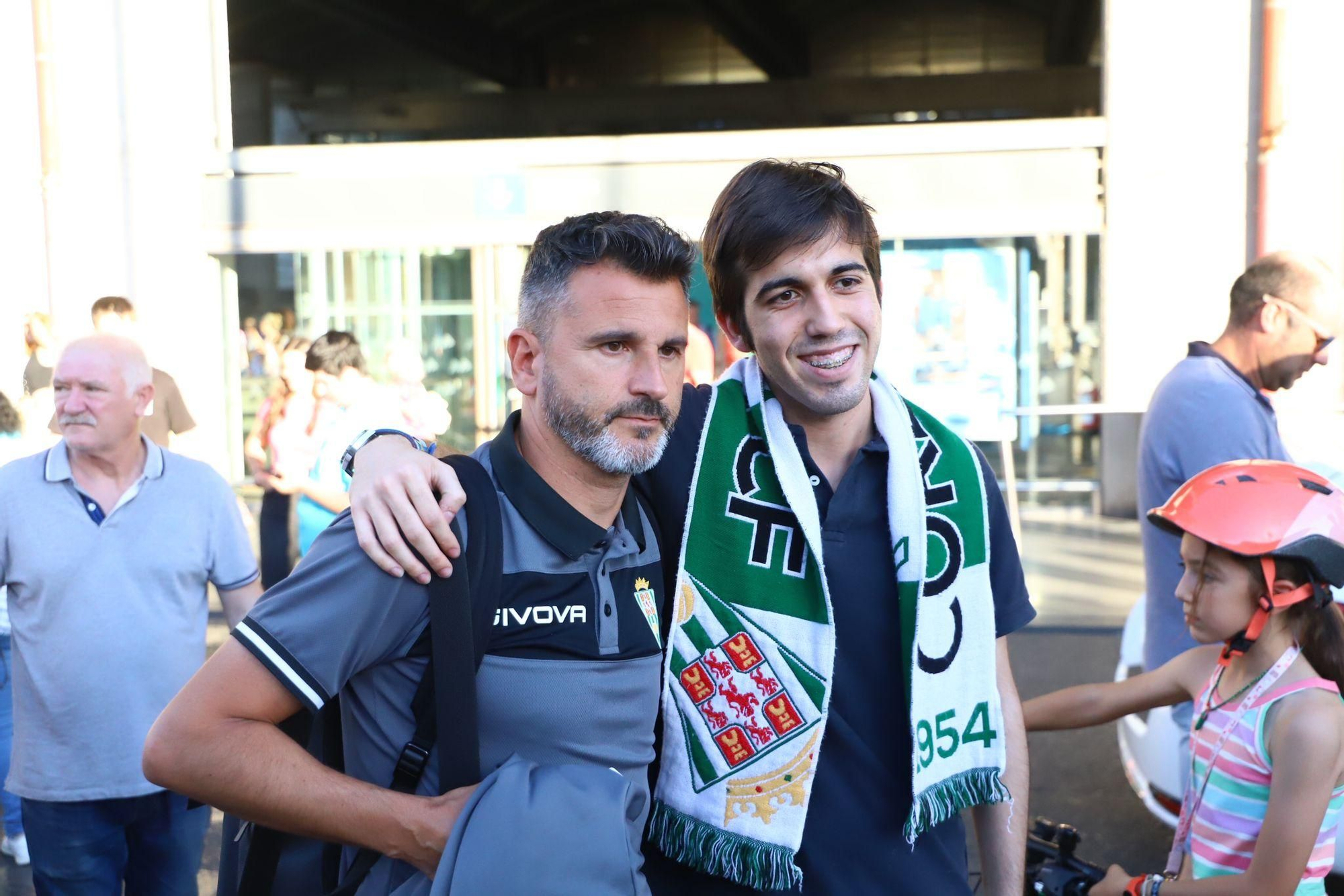 El Córdoba CF vuelve a casa tras el penúltimo paso hacia el ascenso