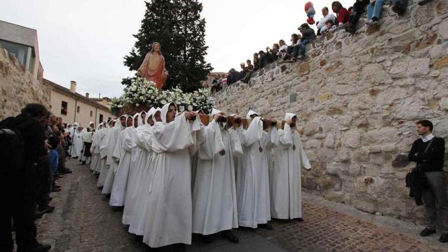 La imagen de Luz y Vida en el desfile de 2012.