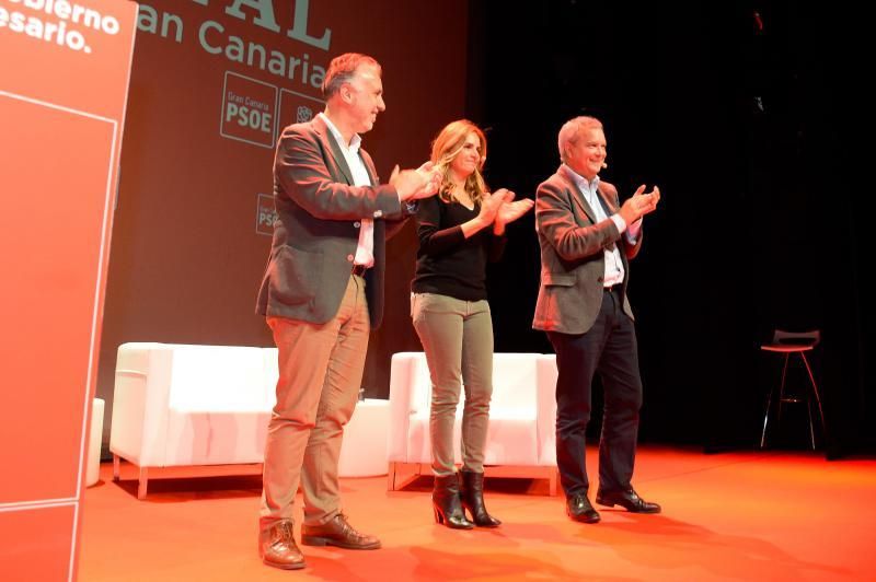 18-01-19. Las Palmas de Gran Canaria. La secretaria federal de Política Municipal del PSOE, Susana Sumelzo, participa en una conferencia política organizada por su partido en Gran Canaria, junto con la alcaldesa de Hospitalet de Llobregat (Barcelona), Nuria Marín, y el exalcalde de San Sebastián Odón Elorza .  FOTO: JOSÉ CARLOS GUERRA.  | 18/01/2019 | Fotógrafo: José Carlos Guerra