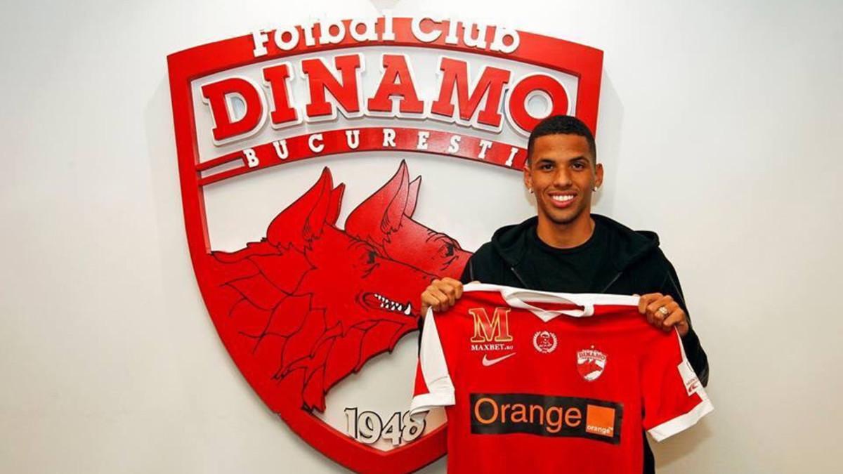 Rivaldinho mostró su nueva camiseta