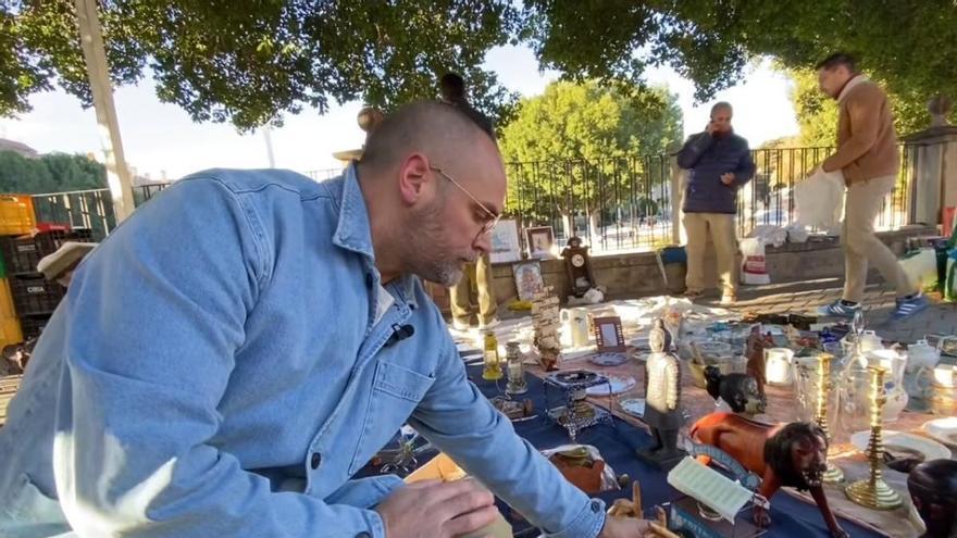 Dos ingleses especializados en antigüedades descubren en este rastro de Murcia auténticas gangas muy por debajo de su precio real