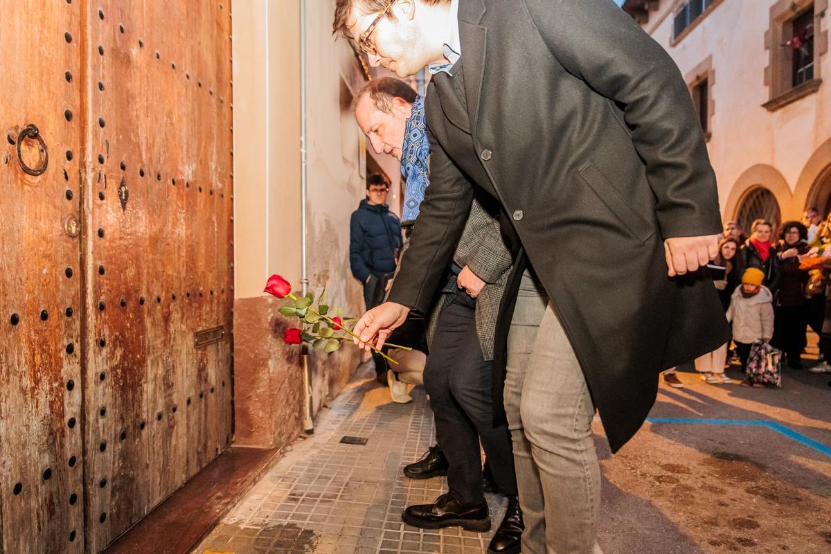 El moment de descoberta duna de les noves llambordes stolpersteine