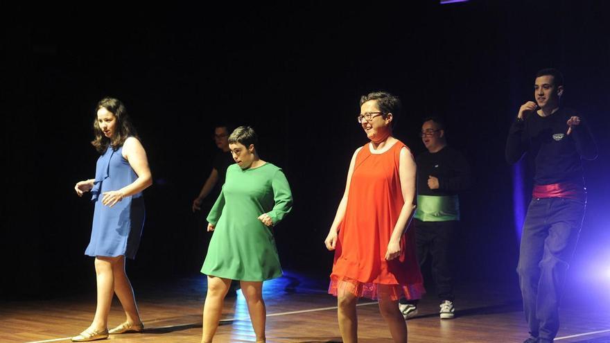 Lalín se vuelca en una gala solidaria que reúne a 400 personas por Aspadeza y Aranes