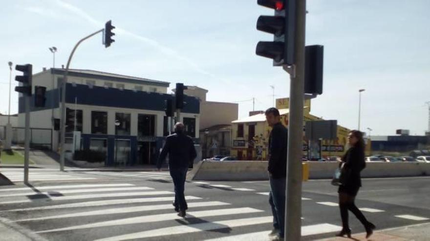 Abren el nuevo paso de peatones en la antigua N-332 entre Benimagrell y el centro de Sant Joan