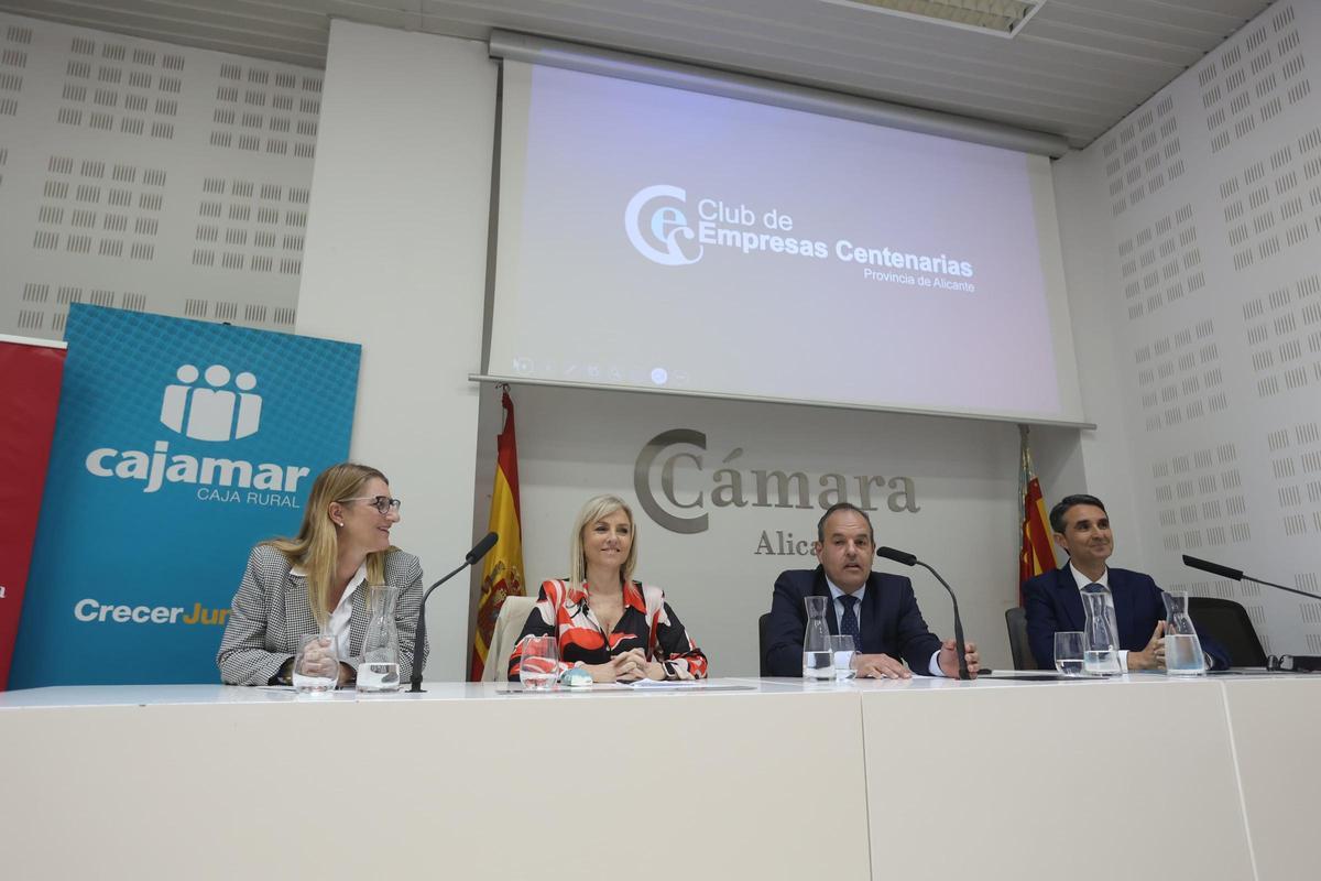 Mari Carmen de España, Maite Antón, Carlos Baño y Manuel Nieto, durante la presentación.