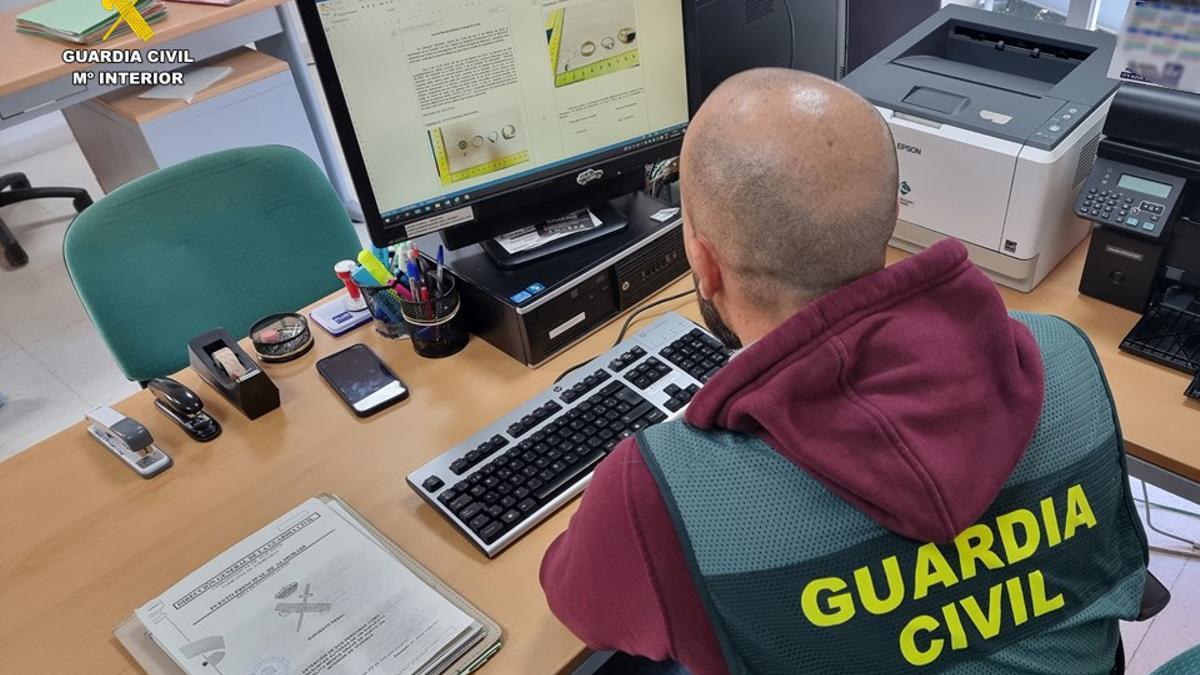 La Guardia civil detiene a una mujer y un hombre de 54 y 59 años